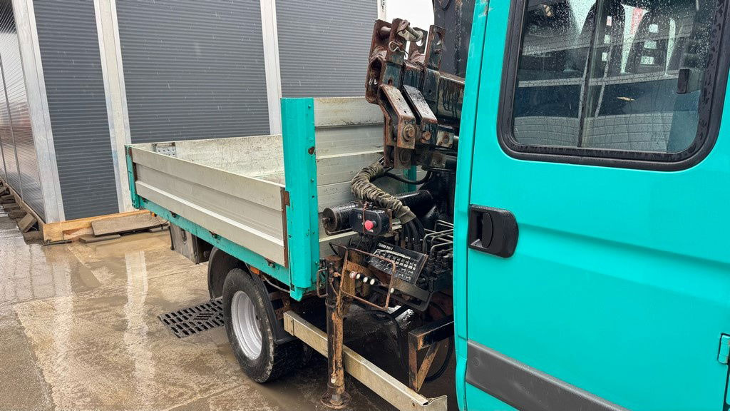 Flatbed van Iveco Daily 65 C15 stake body - Hiab 045-3 - 7.5M: picture 9 Flatbed van Iveco Daily 65 C15 stake body - Hiab 045-3 - 7.5M: picture 9