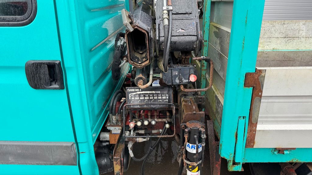 Flatbed van Iveco Daily 65 C15 stake body - Hiab 045-3 - 7.5M: picture 18 Flatbed van Iveco Daily 65 C15 stake body - Hiab 045-3 - 7.5M: picture 18