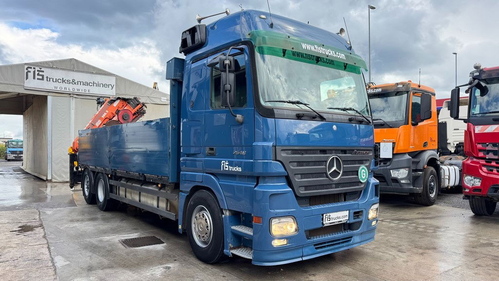 Mercedes-Benz Actros 2546 L 6x2 stake body - crane 14.6m - retarder - lifting steering axle - Dropside/ Flatbed truck: picture 2 Mercedes-Benz Actros 2546 L 6x2 stake body - crane 14.6m - retarder - lifting steering axle - Dropside/ Flatbed truck: picture 2