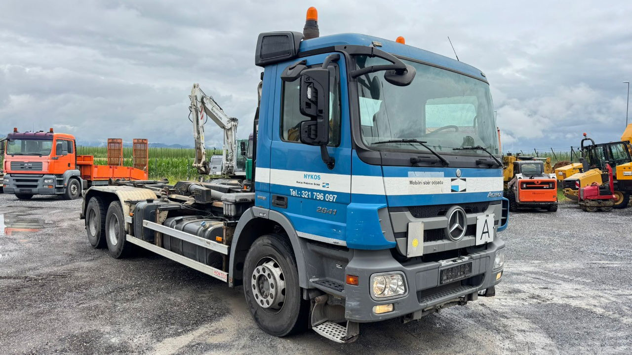 Mercedes-Benz Actros 2641 6x4 hiab abroll tipper - spring - Container transporter/ Swap body truck: picture 3 Mercedes-Benz Actros 2641 6x4 hiab abroll tipper - spring - Container transporter/ Swap body truck: picture 3