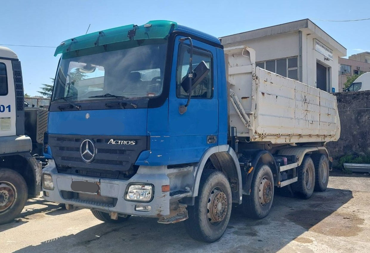 Mercedes-Benz Actros 3241 8x4 3 sided tipper - full spring - Tipper: picture 1 Mercedes-Benz Actros 3241 8x4 3 sided tipper - full spring - Tipper: picture 1