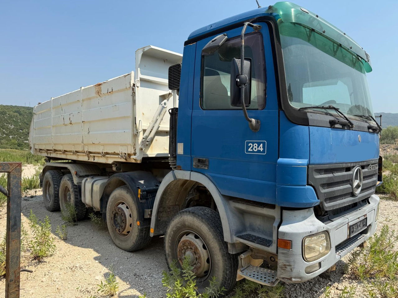 Mercedes-Benz Actros 3241 8x4 3 sided tipper - full spring - Tipper: picture 4 Mercedes-Benz Actros 3241 8x4 3 sided tipper - full spring - Tipper: picture 4