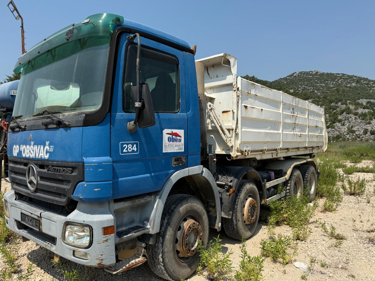 Mercedes-Benz Actros 3241 8x4 3 sided tipper - full spring - Tipper: picture 2 Mercedes-Benz Actros 3241 8x4 3 sided tipper - full spring - Tipper: picture 2