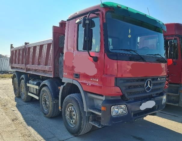 Mercedes-Benz Actros 4144 K 8x4 3 sided tipper - 1st owner - full spring - Tipper: picture 1 Mercedes-Benz Actros 4144 K 8x4 3 sided tipper - 1st owner - full spring - Tipper: picture 1