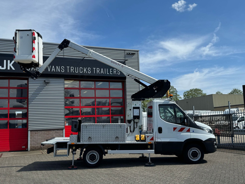 Iveco Daily 35S14 2 Person, Km 31.936!! 4x gestempeld, 2 persoonslift - Van: picture 5 Iveco Daily 35S14 2 Person, Km 31.936!! 4x gestempeld, 2 persoonslift - Van: picture 5