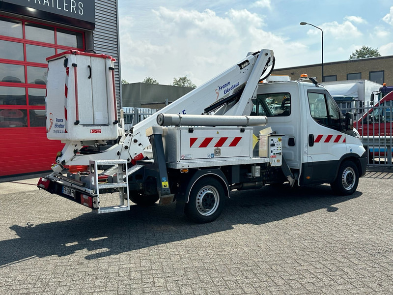 Iveco Daily 35S14 APK 10-07-2026 14 meter, 4x stamped, 413 working hours - Van: picture 5 Iveco Daily 35S14 APK 10-07-2026 14 meter, 4x stamped, 413 working hours - Van: picture 5