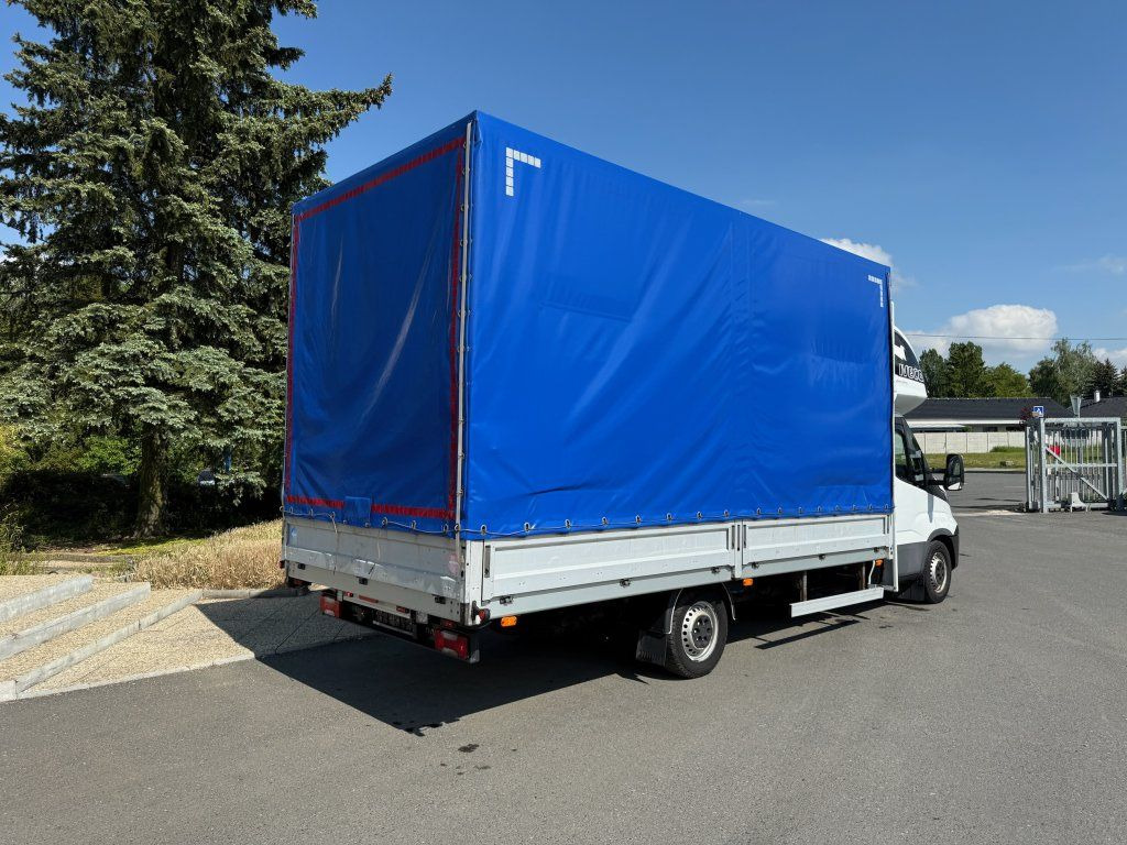 Iveco 35S18 Daily - Curtain side van: picture 4 Iveco 35S18 Daily - Curtain side van: picture 4
