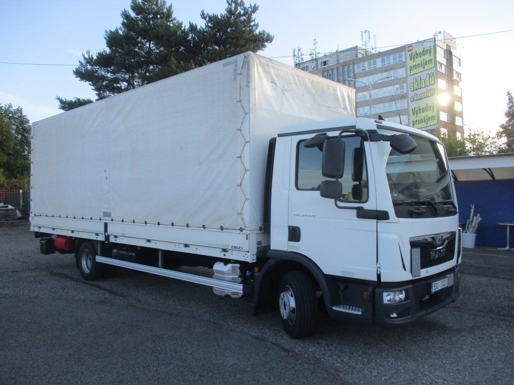 MAN TGL 12.220 - Curtainsider truck: picture 2 MAN TGL 12.220 - Curtainsider truck: picture 2