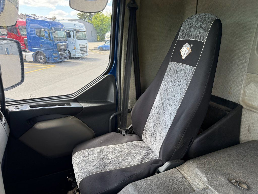 Leasing of  Renault Kerax 450 S3 8x4 EURO 4 Renault Kerax 450 S3 8x4 EURO 4: picture 17