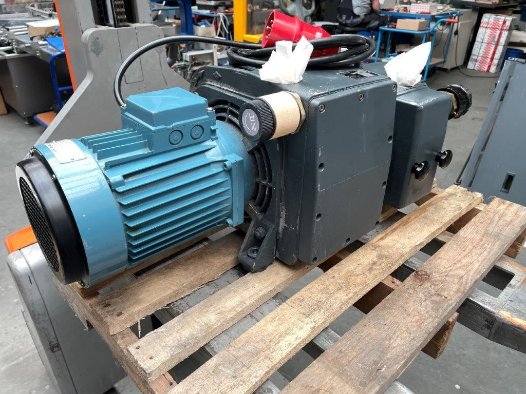 Rotary vane pressure vacuum pump Becker DVT 100.2 - Industrial equipment: picture 1 Rotary vane pressure vacuum pump Becker DVT 100.2 - Industrial equipment: picture 1