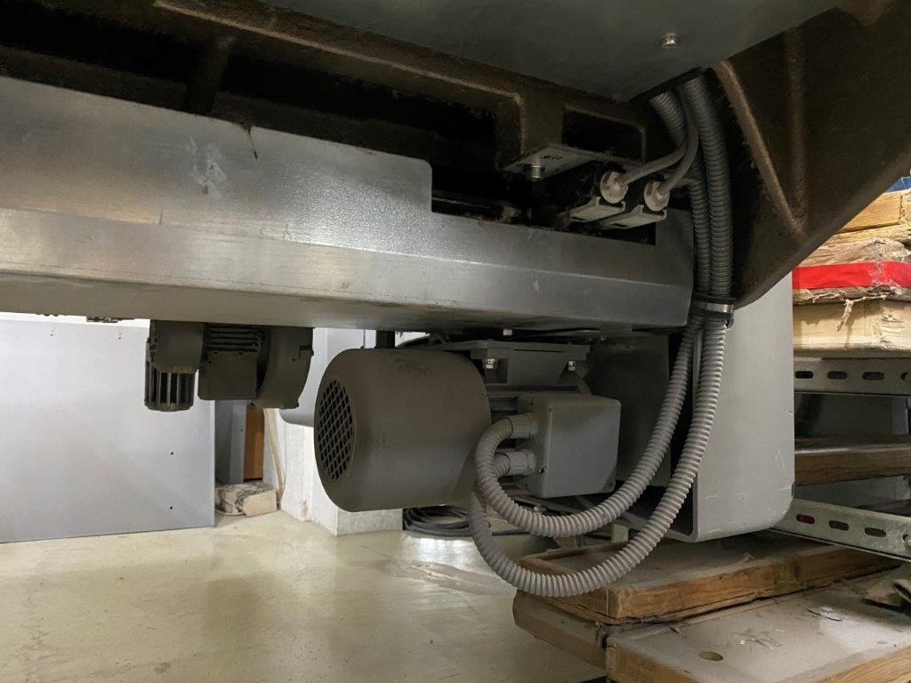 Leasing of  Large sized cutting system Polar 137 XT-AT with stacking lifter, automatic vibrator, scale and optional unloader Large sized cutting system Polar 137 XT-AT with stacking lifter, automatic vibrator, scale and optional unloader: picture 7