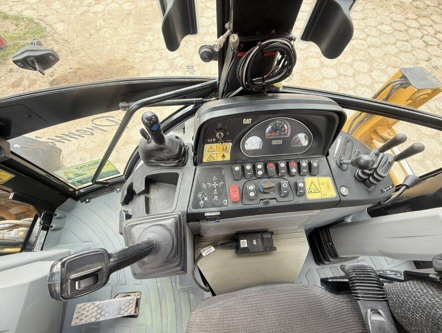 Backhoe loader CAT 444F: picture 18