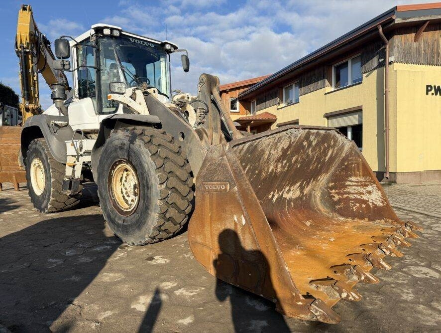 Volvo L120H - Wheel loader: picture 4 Volvo L120H - Wheel loader: picture 4