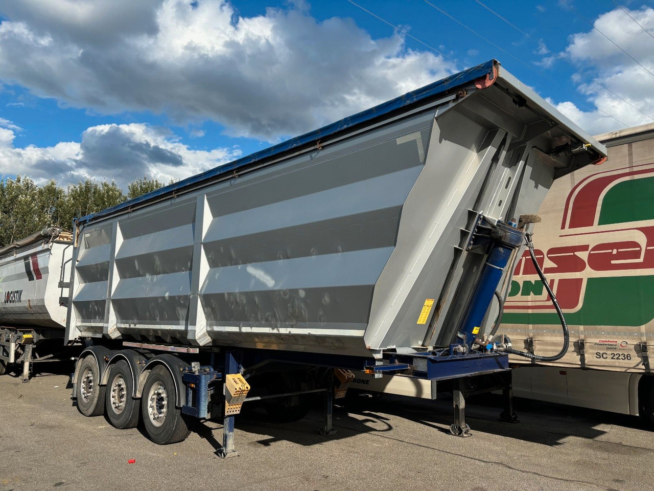 Lück SKF35 45m³ Alufelgen/Liftachse/Scheibenbremse Lück SKF35 45m³ Alufelgen/Liftachse/Scheibenbremse - Tipper semi-trailer: picture 2 Lück SKF35 45m³ Alufelgen/Liftachse/Scheibenbremse Lück SKF35 45m³ Alufelgen/Liftachse/Scheibenbremse - Tipper semi-trailer: picture 2