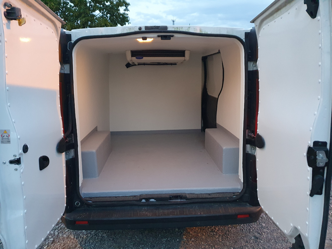 Opel VIVARO CHLODNIA CARRIER+230V KLIMA NAVI EURO6 - Refrigerated van: picture 2 Opel VIVARO CHLODNIA CARRIER+230V KLIMA NAVI EURO6 - Refrigerated van: picture 2