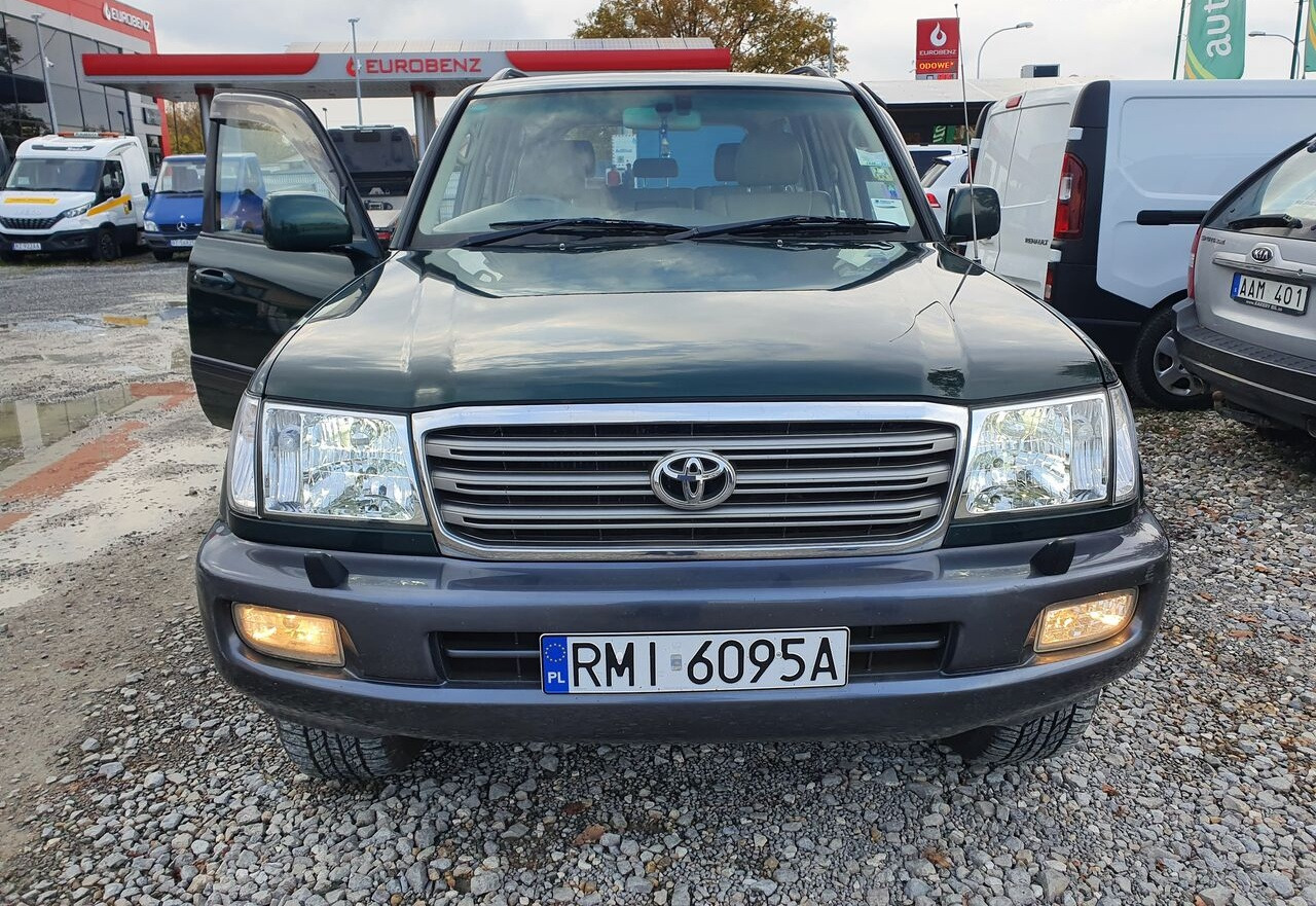 Toyota LAND CRUISER 100 4,2 TD KLIMA 7 OSOB - Car: picture 3 Toyota LAND CRUISER 100 4,2 TD KLIMA 7 OSOB - Car: picture 3