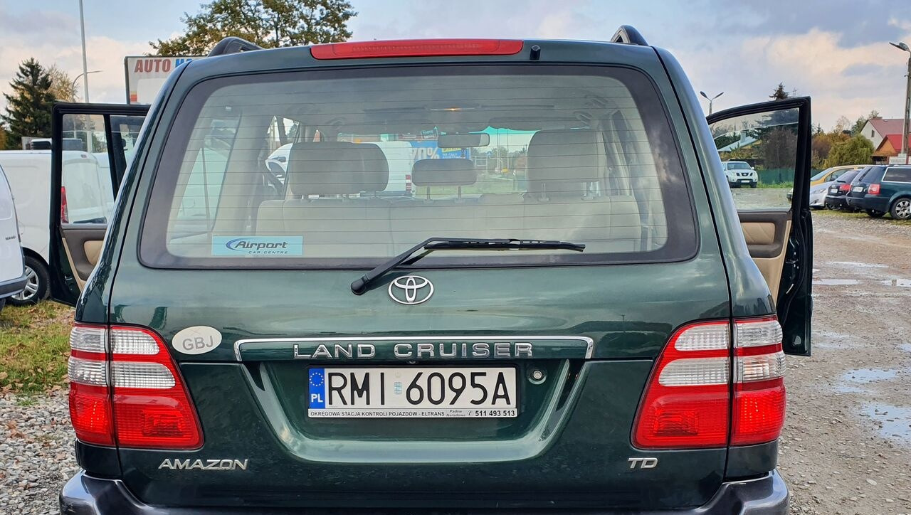 Toyota LAND CRUISER 100 4,2 TD KLIMA 7 OSOB - Car: picture 5 Toyota LAND CRUISER 100 4,2 TD KLIMA 7 OSOB - Car: picture 5