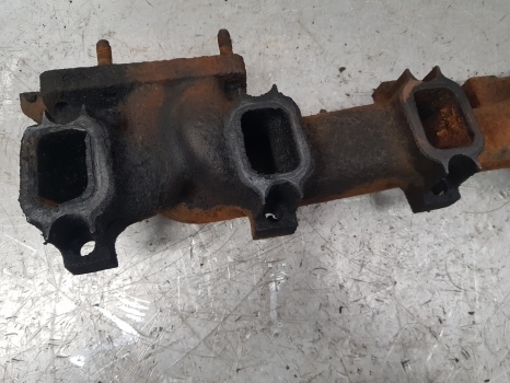Case 5120, 5220 Exhaust Manifold J901919; 3901919; 76194614 - Exhaust manifold for Farm tractor: picture 4 Case 5120, 5220 Exhaust Manifold J901919; 3901919; 76194614 - Exhaust manifold for Farm tractor: picture 4
