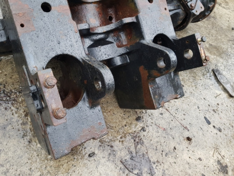 Case 5120, 5240 Front Axle Support, Bolster 1533372c2, 1533372c1, 1533372c3 - Suspension: picture 3 Case 5120, 5240 Front Axle Support, Bolster 1533372c2, 1533372c1, 1533372c3 - Suspension: picture 3