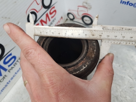 Case David Brown 1690, 1694, 1590, 1594 Clutch Release Bearing Carrier K200355 - Clutch and parts for Agricultural machinery: picture 5 Case David Brown 1690, 1694, 1590, 1594 Clutch Release Bearing Carrier K200355 - Clutch and parts for Agricultural machinery: picture 5
