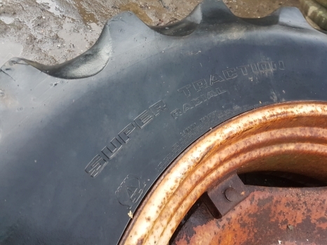 Case International Rear Wheel Complete 18.4r38 - Wheel and tire package for Farm tractor: picture 3 Case International Rear Wheel Complete 18.4r38 - Wheel and tire package for Farm tractor: picture 3