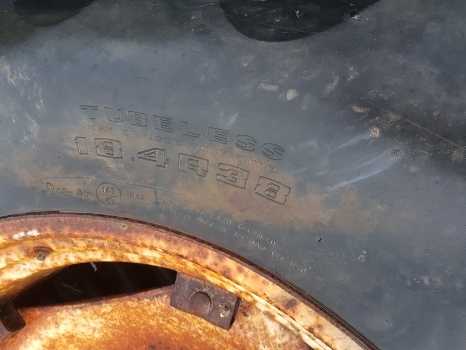 Case International Rear Wheel Complete 18.4r38 - Wheel and tire package for Farm tractor: picture 4 Case International Rear Wheel Complete 18.4r38 - Wheel and tire package for Farm tractor: picture 4