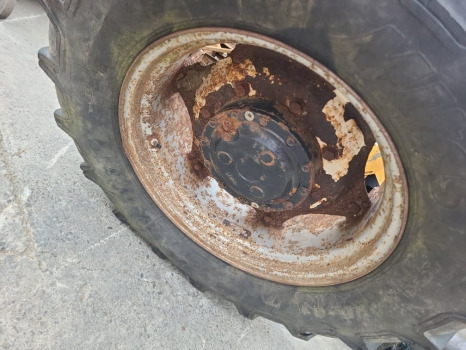 Case Jx80 New Hollland Td5, Td5000 Fiat 90, 93,94 Front Wheel Rim 340x85r24 - Rim for Agricultural machinery: picture 2 Case Jx80 New Hollland Td5, Td5000 Fiat 90, 93,94 Front Wheel Rim 340x85r24 - Rim for Agricultural machinery: picture 2