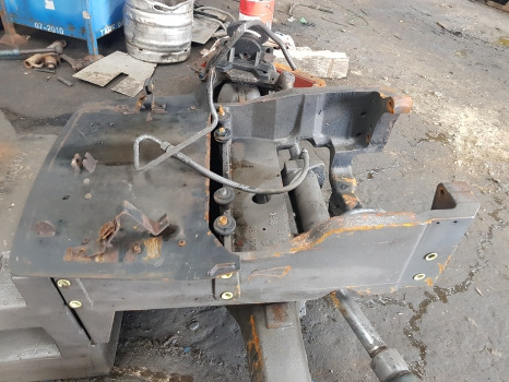 Claas Ares 656rc, Ares 500, 600, 800, Front Axle Support 7700042108, 7700098196 - Front axle: picture 1 Claas Ares 656rc, Ares 500, 600, 800, Front Axle Support 7700042108, 7700098196 - Front axle: picture 1