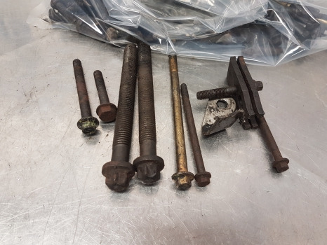 Deutz Agrotron 120 Engine Screw Set, Bolts, Bucket Bf6m1013, 04201666, 04202005 - Engine and parts: picture 3 Deutz Agrotron 120 Engine Screw Set, Bolts, Bucket Bf6m1013, 04201666, 04202005 - Engine and parts: picture 3