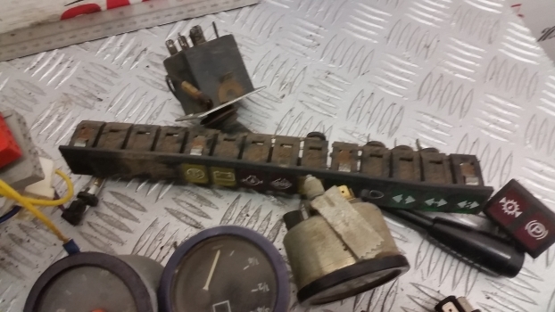 Deutzdx4.70 Electrical Wire, Switches, Fuses, Measuring And Displaying Devices - Electrical system for Farm tractor: picture 1 Deutzdx4.70 Electrical Wire, Switches, Fuses, Measuring And Displaying Devices - Electrical system for Farm tractor: picture 1