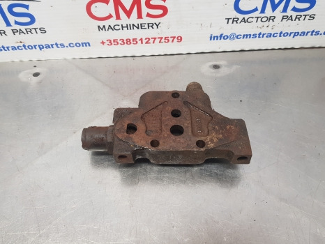 Fiat Ford 35, 90 Series 90-90 Hydraulic Spool Valve Cover 5116841 - Hydraulics: picture 5 Fiat Ford 35, 90 Series 90-90 Hydraulic Spool Valve Cover 5116841 - Hydraulics: picture 5