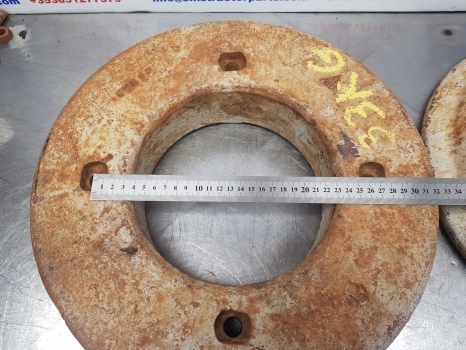Ford 10, 600, 5000 Series, 5600, Wheel Weight 33kg, Pair 81802263, C5nn1n000a - Counterweight: picture 3 Ford 10, 600, 5000 Series, 5600, Wheel Weight 33kg, Pair 81802263, C5nn1n000a - Counterweight: picture 3