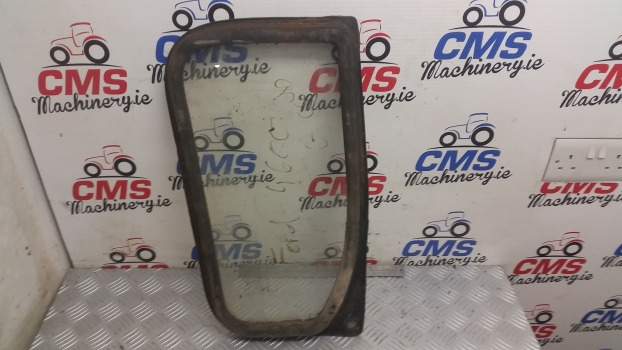 Ford 10, 600, 700, Tw S Front Panel Glass With Lhs Sealing 83925759, 83925758 - Window and parts: picture 2 Ford 10, 600, 700, Tw S Front Panel Glass With Lhs Sealing 83925759, 83925758 - Window and parts: picture 2