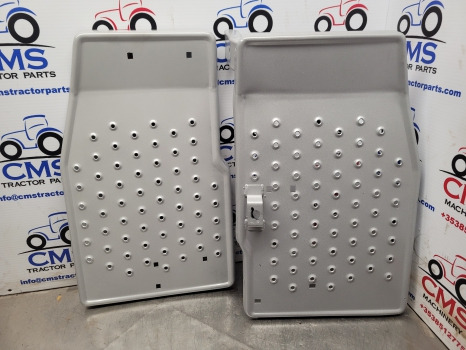 Ford 4000 Cab Foot Step Pair Without Cab 83952112, 83946748, E0nn13005ba - Footstep: picture 1 Ford 4000 Cab Foot Step Pair Without Cab 83952112, 83946748, E0nn13005ba - Footstep: picture 1