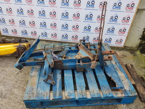 Ford 4610, 4600, 4000, 3910, Pick Up Hitch Complete Original - Frame/ Chassis: picture 1 Ford 4610, 4600, 4000, 3910, Pick Up Hitch Complete Original - Frame/ Chassis: picture 1