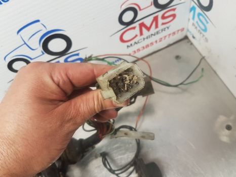 Ford 4630, 4830, 5030, 3930, Cab Wiring Loom E9nn13n500ab, 83987577 - Cables/ Wire harness: picture 4 Ford 4630, 4830, 5030, 3930, Cab Wiring Loom E9nn13n500ab, 83987577 - Cables/ Wire harness: picture 4