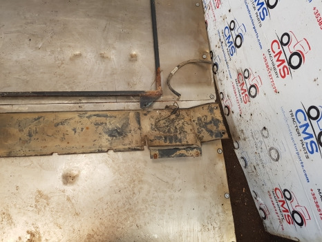 Ford 6610, 10, 30 Tw Ser Super Q Cab, Roof Frame Support 83955878, 83955877 - Body and exterior: picture 3 Ford 6610, 10, 30 Tw Ser Super Q Cab, Roof Frame Support 83955878, 83955877 - Body and exterior: picture 3