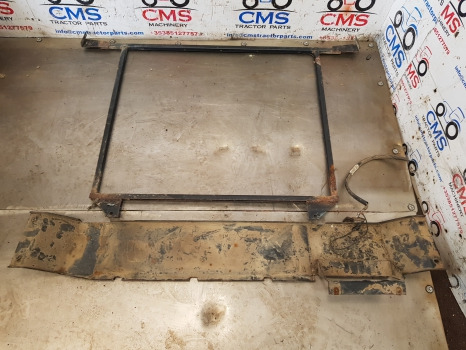 Ford 6610, 10, 30 Tw Ser Super Q Cab, Roof Frame Support 83955878, 83955877 - Body and exterior: picture 2 Ford 6610, 10, 30 Tw Ser Super Q Cab, Roof Frame Support 83955878, 83955877 - Body and exterior: picture 2