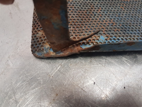 Ford 7700, 6700, 7710,6710 4 Cyl Engine Side Guard, Shield Grill E2nn19n666aa11b - Grill: picture 5 Ford 7700, 6700, 7710,6710 4 Cyl Engine Side Guard, Shield Grill E2nn19n666aa11b - Grill: picture 5