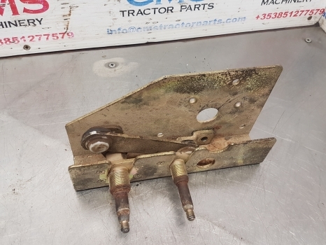 Ford 7840, 6640, 8360, 8160, Tm150 Wiper Motor Support 82024730, F0nn94031n75ab - Wiper for Farm tractor: picture 2 Ford 7840, 6640, 8360, 8160, Tm150 Wiper Motor Support 82024730, F0nn94031n75ab - Wiper for Farm tractor: picture 2