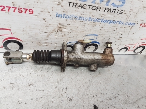 Ford Fiat Case New Holland Tm140 Brake Master Cylinder 82018664, 84558759 - Brake cylinder for Farm tractor: picture 2 Ford Fiat Case New Holland Tm140 Brake Master Cylinder 82018664, 84558759 - Brake cylinder for Farm tractor: picture 2