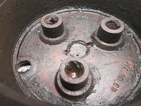 Ford Front Axle Hub Plate Hat 4472451020 - Wheel hub for Farm tractor: picture 2 Ford Front Axle Hub Plate Hat 4472451020 - Wheel hub for Farm tractor: picture 2