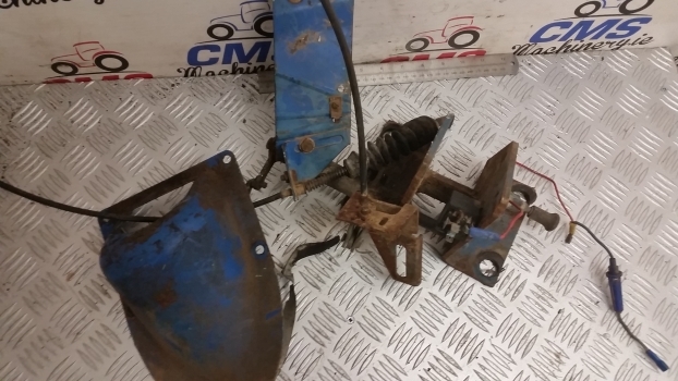 Ford New Holland Wheel Steering Support With Cable And Cover D5nn3b718b - Steering for Farm tractor: picture 2 Ford New Holland Wheel Steering Support With Cable And Cover D5nn3b718b - Steering for Farm tractor: picture 2