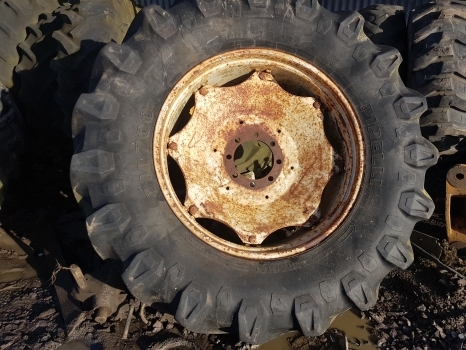 Ford Rear Wheel Complete R38 Pirelli Tm700 580/70r38 - Wheel and tire package for Farm tractor: picture 1 Ford Rear Wheel Complete R38 Pirelli Tm700 580/70r38 - Wheel and tire package for Farm tractor: picture 1