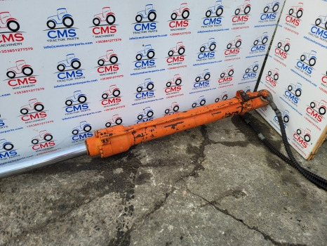 Hitachi Zaxis Zx 135 Us Bucket Ram Cylinder 9183014, 4423853 - Hydraulics: picture 1 Hitachi Zaxis Zx 135 Us Bucket Ram Cylinder 9183014, 4423853 - Hydraulics: picture 1