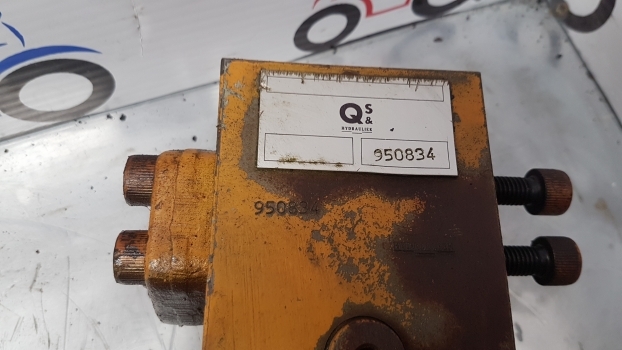 Hyundai Robex 130 Lc-3 Hydraulic Valve 950834 - Hydraulic valve for Excavator: picture 2 Hyundai Robex 130 Lc-3 Hydraulic Valve 950834 - Hydraulic valve for Excavator: picture 2