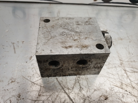 Jcb 3cx Hydraulic Check Valve 25/925800 - Hydraulic valve for Backhoe loader: picture 1 Jcb 3cx Hydraulic Check Valve 25/925800 - Hydraulic valve for Backhoe loader: picture 1