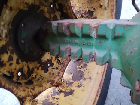 John Deere 2130 Rear Half Axle Lhs L29056, R56279, T29452, L29055, L39930 - Rear axle: picture 1 John Deere 2130 Rear Half Axle Lhs L29056, R56279, T29452, L29055, L39930 - Rear axle: picture 1