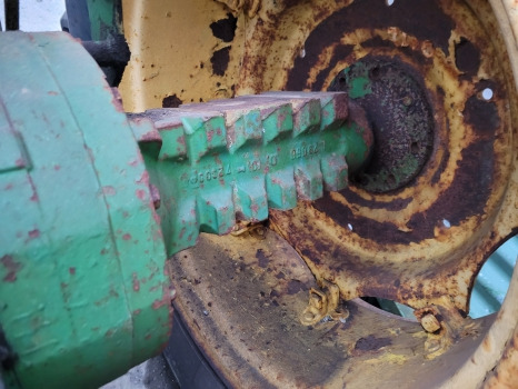 John Deere 2130 Rear Half Axle Rhs L29056, T29453, L34171, L29055, L39930 - Rear axle: picture 2 John Deere 2130 Rear Half Axle Rhs L29056, T29453, L34171, L29055, L39930 - Rear axle: picture 2