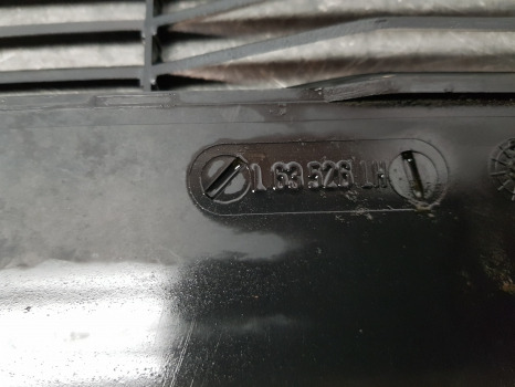 John Deere 2250, 2450, 2650, 2850 Side Panel Grill, Grille Lhs L63526 - Grill: picture 5 John Deere 2250, 2450, 2650, 2850 Side Panel Grill, Grille Lhs L63526 - Grill: picture 5